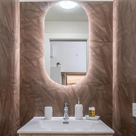 Historic Building Modern Touches - Ortigia Apartment Syracuse