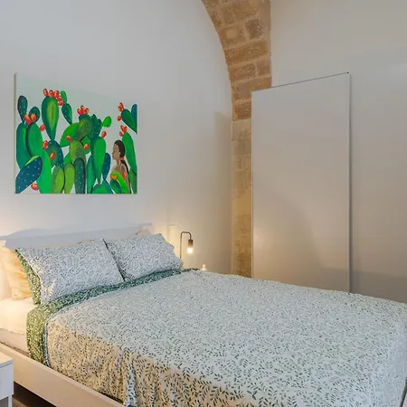 Historic Building Modern Touches - Ortigia Apartment *