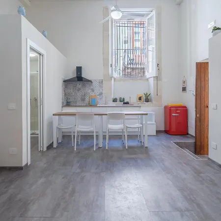 Historic Building Modern Touches - Ortigia Apartamento Syracuse
